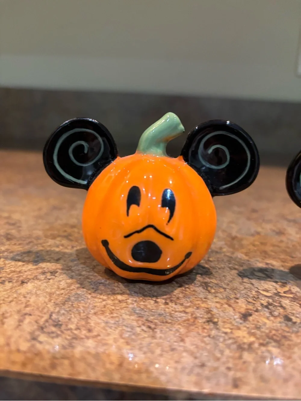 Pumpkin Mickey & Minnie Halloween salt and pepper shakers home decor